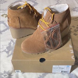 TOMS Desert Wedge Wheat Suede & Shearling 7.5 NEW